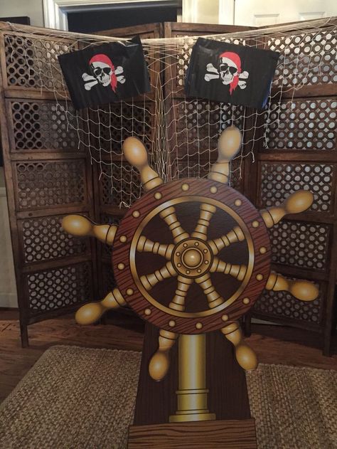 Pirates Decor, Pirate Cake Pops, Pirate Photo Booth, Pirate Decorations, Pirate Ideas, Ship Helm, Pirate Costume Diy, Caribbean Party, Pirate Photo