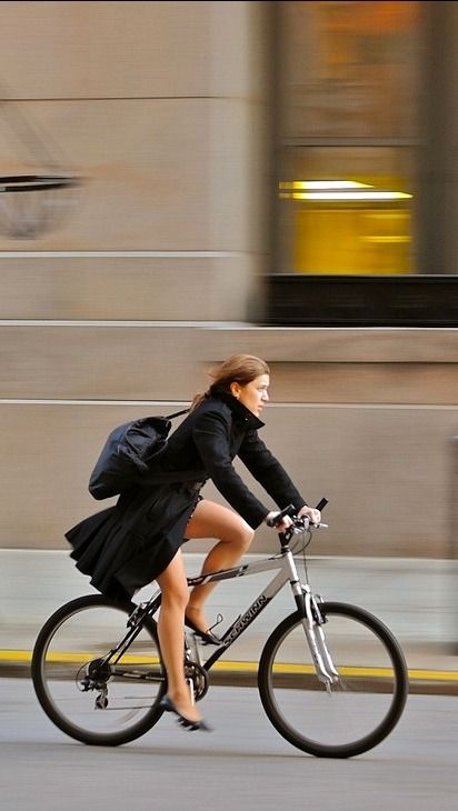 Urban Bike Style, Bicycle Chic, Female Cyclist, Urban Cycling, Girls On Bike, Riding Bike, Cycle Chic, Urban Bike, Women's Cycling