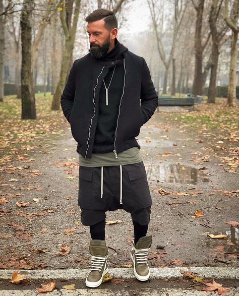 Rick Owens Geobasket Outfit, Rick Owens Geobasket, Sarouel Pants, Techwear Fashion, All Black Fashion, Cyberpunk Fashion, Fitness Tattoos, Rick Owens Drkshdw, Rick Owens