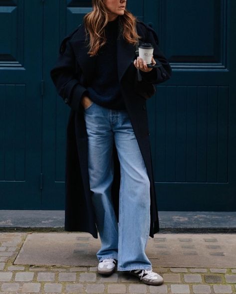 Kim Turkington | The good kind of blue Monday 👖💙🧢 | Instagram Blue Monday, Kind Of Blue, Mode Inspiration, The Good, Style Inspiration, Pants, Blue, Instagram, Trousers