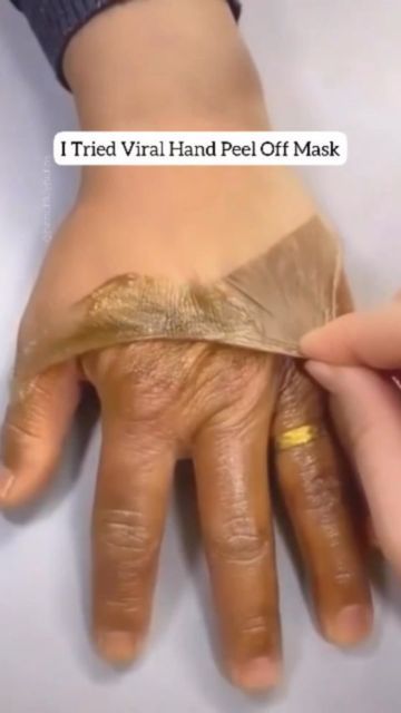 Health | Beauty | Fitness on Instagram: "#skincare #skincareproducts #skincaretips #beautytips #homeremedies #facewash Credit @beautifulyoutips" Hand Peeling Mask, How To Remove Wrinkles From Hands, 2023 Skincare, Aloe Vera For Sunburn, Home Remedies For Allergies, Home Remedies For Warts, Wrinkles Hands, Warts Remedy, Natural Remedies For Migraines