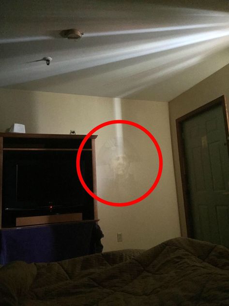 George Washington "Ghost" Randomly Shows Up In Home Real Ghost Photos, Sailor Moon Funny, Ghost Caught On Camera, Haunted Locations, Best Ghost Stories, Paranormal Photos, Ghost Sightings, Real Haunted Houses, Creepy Ghost