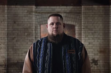 Human - Rag N Bone Man Rag N Bone Man, Alternative Songs, Rag N Bone, Diy Crochet Patterns, Soul Singers, Sing To Me, Latest Albums, Music Mix, Music Legends