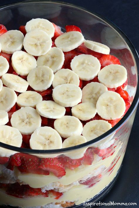 This Creamy Dreamy Banana Split Trifle is filled with layers of fresh fruit, fluffy angel food cake, and creamy pudding! A dessert everyone will love! Banana Split Trifle, Triffle Recipe, Banana Trifle, Banana Pudding Trifle, Trifle Bowl Recipes, Layer Dessert, Trifle Dessert Recipes, Angel Food Cake Desserts, Trifle Recipes