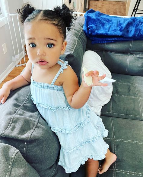 BELLA V ✨🖤✨ (@bella.v.baby) • Instagram photos and videos Daughter Hairstyles, Biracial Babies, Mix Baby Girl, Black Woman Artwork, Mixed Kids, Mixed Babies, Baby Models, Instagram Beauty