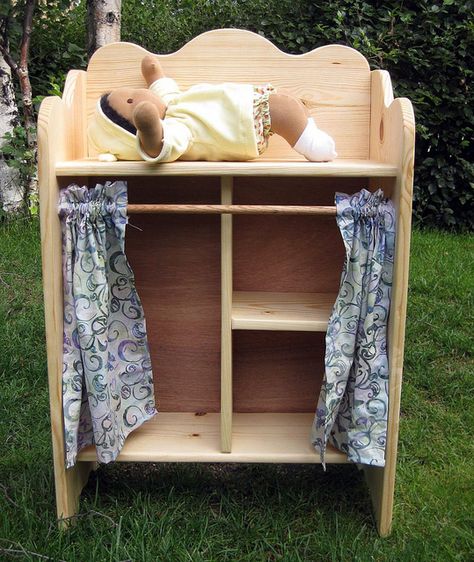 Wooden changing table for Waldorf doll. Diy Doll Changing Table, Baby Doll Changing Table, Dolls Carry Cot Pattern Free, Doll Changing Table, Diy Babydoll, Christmas Gifts Diy Homemade, Diy Doll Bed Mattress, Wooden Doll Crib, Wooden Doll Cradle