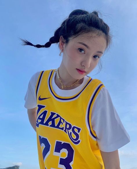 Basketball Muse, Hana Lin, Basketball Clothes, China Girl, Ulzzang Girl, Sport Outfits, Muse, Girl Outfits, Sports Jersey