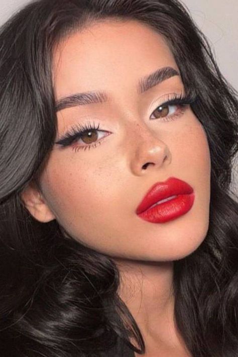 Red Lipstick Makeup Looks, Red Makeup Looks, Prom Makeup For Brown Eyes, Red Lips Makeup Look, Maquillage On Fleek, Mekap Mata, Ideas De Maquillaje Natural, Classy Makeup, Red Lipstick Makeup