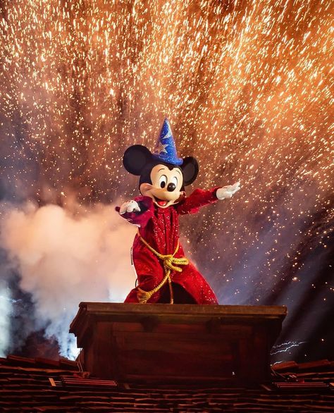 TXDZNY | Fantasmic and Sorcerer Mickey are a couple of my favorites at MGM Studios!!! 🏰🐭🎆💙💖✨💚💜🌠💜💚✨💖💙🎆🐭🏰 📷: @dizfeed #disney #disneyworld… | Instagram Fantasmic Hollywood Studios, Mickey Mouse Sorcerer, Disney Backgrounds, Disney World Hollywood Studios, Mgm Studios, Sorcerer Mickey, 4k Pictures, Disneyland Photos, Disney Wallpapers