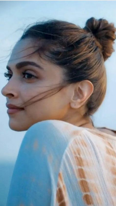 Deepika Padukone Style Casual, Lehenga Deepika Padukone, Hairstyles Deepika Padukone, Deepika Padukone Aesthetic, Deepika Padukone Hairstyles, Deepika Padukone Airport Look, Deepika Padukone In Saree, Saree Deepika Padukone, Deepika Padukone Lehenga