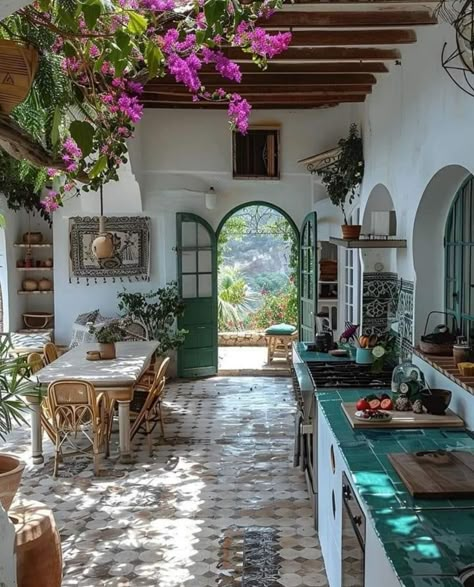 Small Italian House, Italy Kitchen, Witchy House, Dream House Aesthetic, Italy House, Mediterranean Style Homes, Interior Garden, Mediterranean Home, Dream Apartment