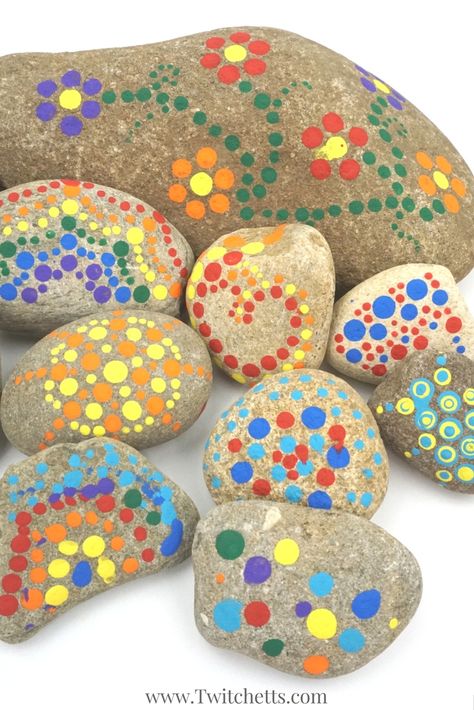 Reconfigure a pencil eraser to make it the perfect tool for dots for your rock painting - painted rocks - rock painting ideas - kindness rocks Dot Painting On Rocks, Painting Ideas Easy, Rock Painting Tutorial, Gif Disney, Rock Painting Ideas, Painted Rocks Kids, Silhouette Painting, Painted Rocks Craft, Painted Rocks Diy