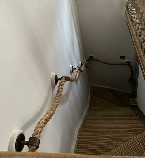 Stair Rope Handrail Banister With Manila Rope Rope Handrail, Spanish Style Interiors, Rope Railing, Manila Rope, Rope Projects, Beach House Interior Design, Stair Handrail, Diy Stairs, Beach House Interior