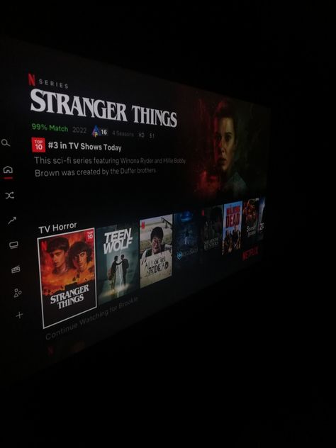 Watching Stranger Things Aesthetic, Netflix Night Aesthetic, Netflix And Chill Tumblr, Movie Night Photography, Demogorgon Stranger Things, Netflix Time, Watch Stranger Things, Diy Room Decor Videos, Duffer Brothers