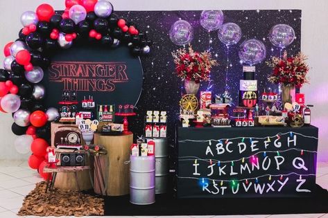 Stranger Things Halloween Party, Stranger Things Theme, 11 Stranger Things, Stranger Things Halloween, Festa Harry Potter, 13th Birthday Parties, Eleven Stranger Things, 10th Birthday Parties, Stranger Things Wallpaper