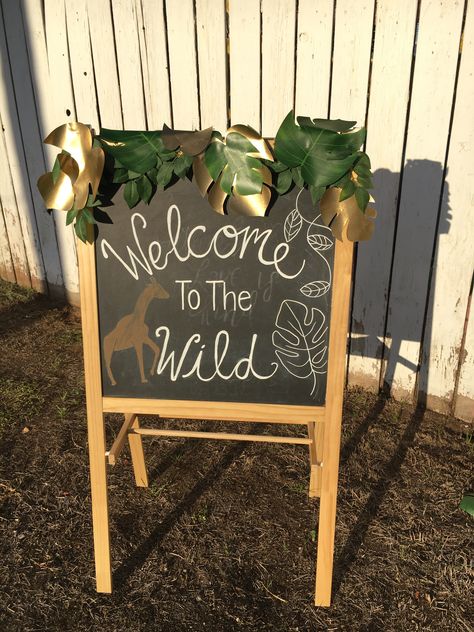 Birthday Jungle Theme Decoration, Anniversaire Theme Safari, Wild One Decor, Two Wild Birthday Party Decorations, Safari Diy Decorations, Welcome To The Jungle Baby Shower Theme, Safari Birthday Party Boy, Two Wild Birthday Theme, Welcome To The Jungle Theme