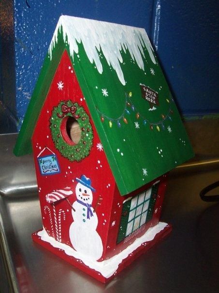 Christmas Birdhouse Painting Bird Houses, Bird Houses Ideas, Holiday Birdhouses, Hand Painted Birdhouses, Birdhouse Craft, Bird Houses Ideas Diy, Unique Bird Houses, Birdhouse Designs, Houses Ideas