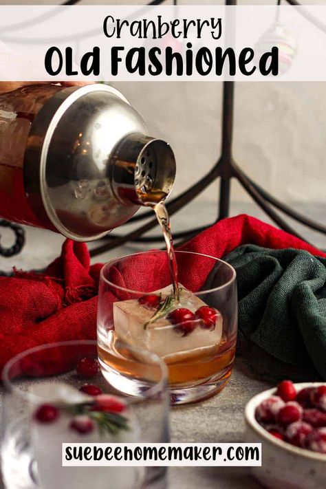 Indulge in the holiday spirit with a classic Christmas Old Fashioned. This seasonal libation features bourbon, cranberry juice, and a touch of simple syrup poured over substantial ice cubes. Take a moment to savor the festive flavor! Holiday Ice Cubes Cocktails, Holiday Ice Cubes, Christmas Ice Cubes, Fun Christmas Cocktails, Christmas Old Fashioned, Whiskey Ice Cubes, Flavored Ice Cubes, Flavored Ice, Old Fashioned Drink