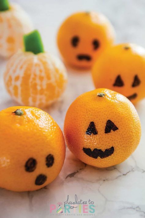 Clementine Pumpkins, Halloween Snacks For Kids, Healthy Halloween Treats, Healthy Halloween Snacks, Halloween Party Snacks, Halloween Preschool, Healthy Halloween, Diy Halloween Projects