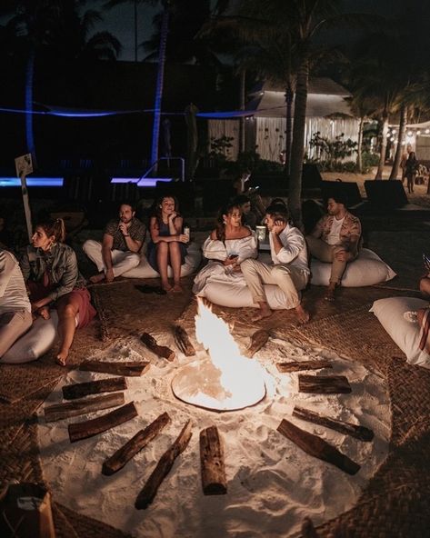 MX Wedding Decor Designers’s Instagram photo: “The perfect bonfire for the welcome beach party! It's the moment to meet family and friends that you haven't seen in a long time and have…” Wedding Beach Bonfire, Beach Bonfire Wedding, Beach Bonfire Party Ideas, Beach Welcome Party, Wedding Bonfire, Beach Bonfire Parties, Bonfire Wedding, Bonfire Party, Wedding After Party