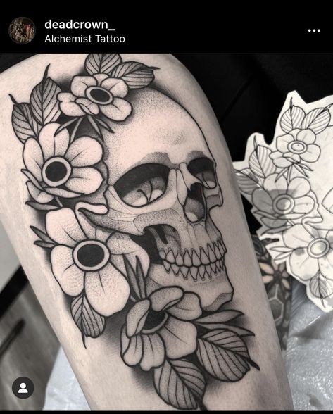 Neotraditional Skull Tattoo, Skull With Flowers Drawing, Skull Shading, Skull And Flowers Tattoo Design, Black And Grey Floral Tattoo, Neo Traditional Skull, Skull Traditional Tattoo, Traditional Skull Tattoo, Deftones Tattoo