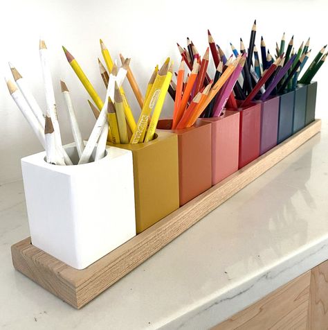 Craft Organization - Colored Pencil Holder {Reality Daydream} Colored Pencil Holder, Crayon Organization, Diy Pencil Holder, Wood Pencil Holder, Montessori Color, Crayon Holder, Pencil Organizer, Pencil Storage, Rainbow Paint