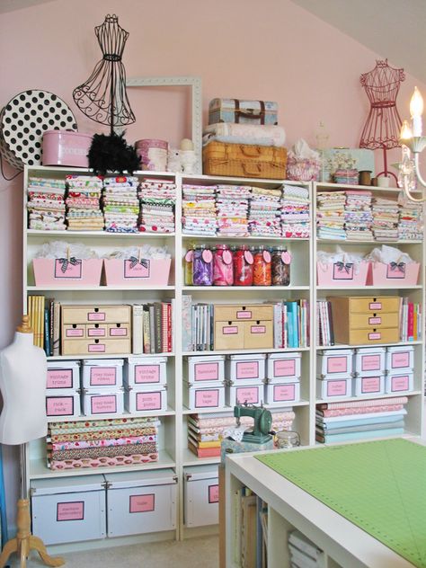 studio Diy Sy, Sewing Spaces, Dream Craft Room, Craft Room Design, Sewing Room Organization, Scrapbook Room, Sewing Space, Office Crafts, Craft Room Storage