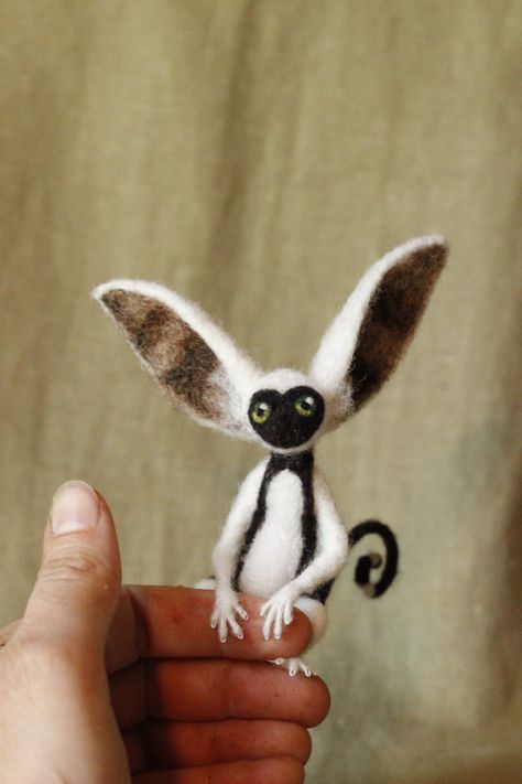 Advanced Needle Felting, Needle Felted Cryptid, Anime Needle Felting, Needle Felted Anime Characters, Anime Needle Felt, Needle Felting Keychain, Needle Felted Characters, Needle Felted Creatures, Felt Anime