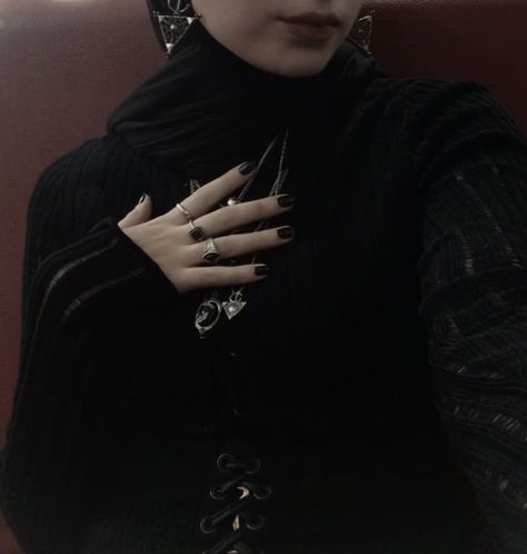 Vampire core goth romantic black red hijabi aesthtic hijab muslim style outfit inspo alt alternative outfit dark witch Goth Hijabi Aesthetic, Dark Hijab Aesthetic, Alt Hijabi Aesthetic, Outfit Inspo Alt, Futuristic Goth, Goth Outfits Aesthetic, Kirumi Tojo, Vampire Core, Red Hijab