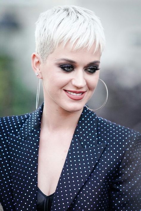 Katy Perry Katie Perry, Miley Cyrus Hair, Biology Lessons, Super Short Hair, Pixie Hair, Very Short Hair, Artistic Hair, Short Hair Styles Pixie, Short Pixie