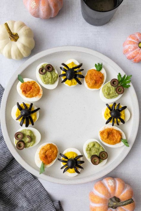 Deviled Egg Ideas, Deviled Eggs With Avocado, Deviled Eggs Recipe Best, Holiday Party Snacks, Eggs With Avocado, Pumpkin Deviled Eggs, Halloween Deviled Eggs, Easy Halloween Party Food, Deviled Egg Tray