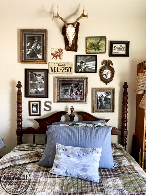 Wildlife Bedroom Ideas, Vintage Bedroom Ideas For Men, Hunting Bedroom Ideas, Vintage Hunting Decor, Boys Hunting Bedroom, Gallery Wall Antique, Boys Hunting Room, Hunting Themed Bedroom, Hunting Bedroom