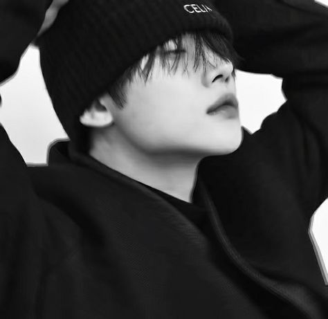 Yeonjun Black, All About Justin Bieber, Txt Yeonjun, Black And White Aesthetic, Black N White, White Aesthetic, Instagram Aesthetic, Dark Aesthetic, Justin Bieber