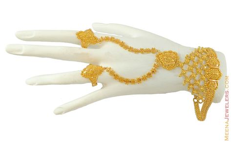 22Kt Gold Bridal Panja Bracelet Gold Mehendi Jewellery, Gold Bracelet With Ring, Gold Panja For Hand, Bracelet With Ring Attached, Feet Bracelet, Beaded Bridal Jewelry, Bridal Jewelry Bracelets, Haath Phool, Bracelet With Ring