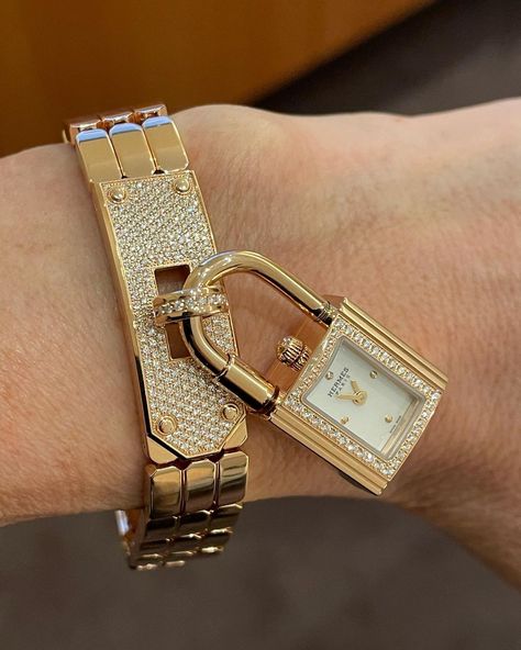 Hermes Kelly Bracelet, Jelly Bracelets, Charm Bracelet Watch, Hermes Watch, Hermes Bracelet, Celebrity Casual Outfits, Hermes Jewelry, Expensive Jewelry Luxury, Expensive Jewelry