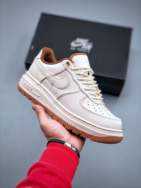 The radiance lives on in the Nike Air Force 1 Luxe, the b-ball classic that puts a fresh spin on what you know best. It has stitched overlays, bold colours and the perfect amount of hoops style to make heads turn.🧊: Summit White/Light Bone/Summit White🧊 Nike By You Air Force 1 Ideas Men, Nike Air Force Luxe, Nike Air Force 1 Luxe, Air Force 1 Outfit Men, Air Force Shoes, Custom Shoes Diy, New Nike Air Force, All Nike Shoes, Nike Air Shoes