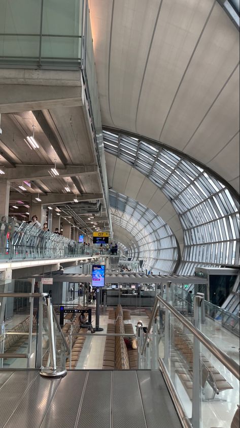 Thailand Airport Aesthetic, Airport Gate Aesthetic, Airport Interior Design, Incheon International Airport Aesthetic, Glass Gate, Airport Interior, China Airport, Thailand Airport, Bangkok Airport Thailand