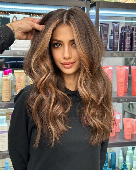 Caramel Money Pieces On Brown Hair, Golden Brown Hair Highlights, Hair Dirty Blonde, Brown Hair Highlights, Hair Layers, Honey Hair Color, Golden Brown Hair, Honey Brown Hair, 2023 Hair