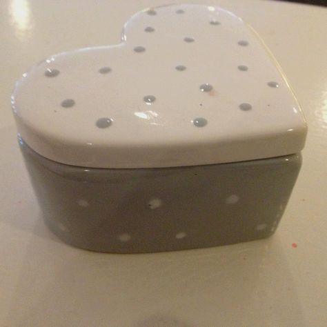 Grey And White Polka Dot Heart Box #pottery #colormemine #boulder Heart Box Pottery Painting, Dot Pottery Painting, Box Pottery, Polka Dot Art, Dot Heart, Craft Clay, Painted Ceramics, Paint Your Own Pottery, Clay Paint