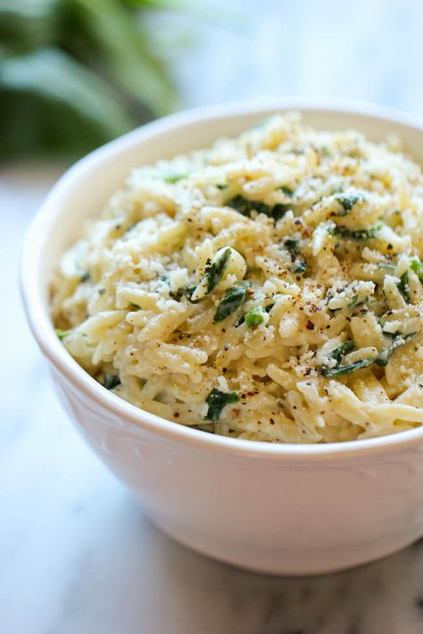 Parmesan and Spinach Orzo Orzo Spaghetti, Low Calorie Meal Prep Recipes, Low Calorie Meal Prep, Spinach Orzo, Parmesan Spinach, Low Calorie Meal, Orzo Dishes, Creamy Orzo, Plating Food