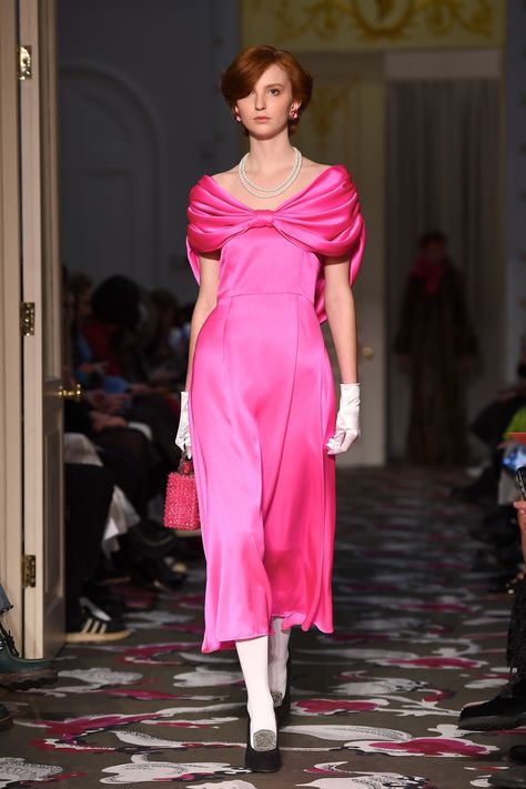 A Hot-Pink Dress From the Shrimps Fall 2020 Runway at London Fashion Week Pink Runway Fashion, Formal Winter Outfits, Pink Runway, Hot Fall Outfits, Pleated Shirt Dress, 2020 Runway, London College Of Fashion, Hot Pink Dresses, Runway Trends