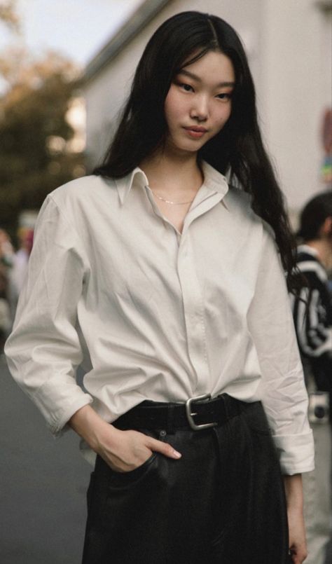 yoon young bae Bae Yoon Young Model, Mulan Bae, Yoon Young Bae, Ivy Look, Kaia Gerber Style, Kaia Gerber, Life Is An Adventure, Alter Ego, White Shirts