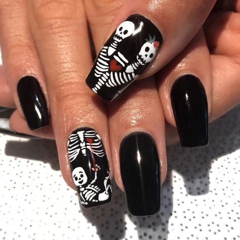 Lez🔮’s Instagram photo: “There’s is Def something in the Water! For my pregos! #nailbabies . . 🔮 🔮 🔮 #nailart #halloween #halloweennails #prego #skeleton…” Nailart Halloween, Something In The Water, Halloween Nail Designs, Halloween Nail, Halloween Nail Art, Halloween Nails, Skeleton, Nail Designs, Nail Art