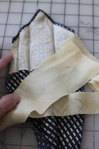 Mamaka Mills Recycled and Custom Memory Quilts: How to Sew a Memory Quilt Using a Silk Tie... Mens Ties Crafts, Necktie Quilt, Tie Pillows, Necktie Crafts, Tie Ideas, How To Quilt, Old Ties, Memory Quilts, Tie Quilt