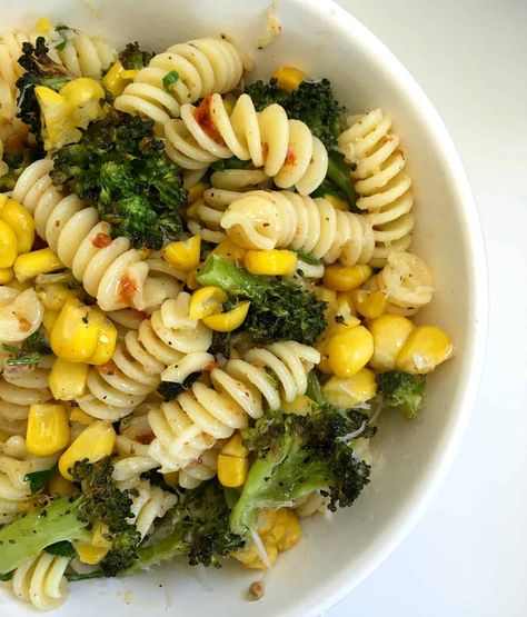 Harissa Recipes, Spicy Broccoli, Good To Make, Corn Pasta, Easy Broccoli, Broccoli Pasta, Frozen Broccoli, Pasta Bowl, Roasted Broccoli