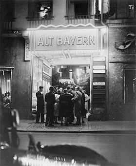 Berlin: Cabaret 'Alt Bayern' 1939 Berlin Cabaret, 1930s Photos, Weimar Republic, Berlin Photos, Berlin City, German Expressionism, German History, Image Film, City Scene