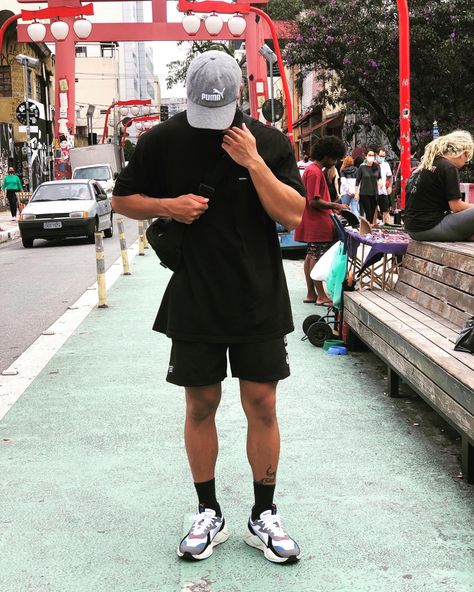 Rock Summer Outfits Men, Black Shorts Outfit Men Streetwear, Black Shorts Outfit Men, Rock In Rio Outfit, Bad Boy Outfit, Shorts Outfits Men Streetwear, Rock Festival Outfit, Black Shirt Outfit Men, Bad Boy Outfits