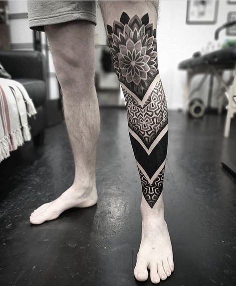 Geometric Tattoo Leg Sleeve, Mandala Tattoo Leg, Geometric Tattoo Leg, Tato Mandala, Mandala Tattoo Men, Geometric Tattoo Sleeve Designs, Geometric Mandala Tattoo, Geometric Sleeve Tattoo, Full Leg Tattoos