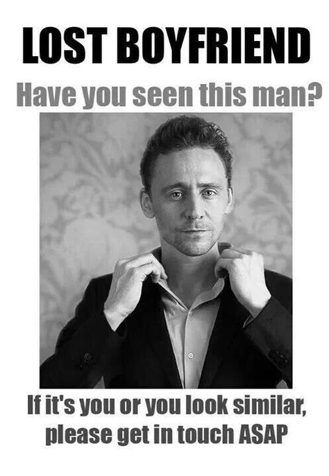 I'm sorry..this was just to funny not to pin..lol Tom Hiddleston Selfie, Tom Hiddleston Imagines, Loki Tom Hiddleston, Red Room, Thomas William Hiddleston, British Men, Tom Hiddleston Loki, Hot Pics, The Villain