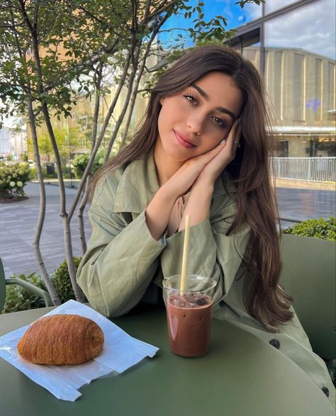 Sitting At Cafe Pose, Sitting Cafe Poses, Insta Photo Ideas Cafe, Cafe Photo Ideas Instagram, Cafe Instagram Pictures, Poses In Cafe, Cafe Picture Ideas, Cafe Photoshoot Ideas, Cafe Pose Ideas